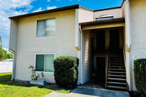 Condo in Saint Petersburg, Florida, 1 bedroom  № 1539535 - photo 1