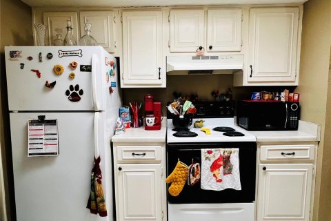 Condo in Saint Petersburg, Florida, 1 bedroom  № 1539535 - photo 15