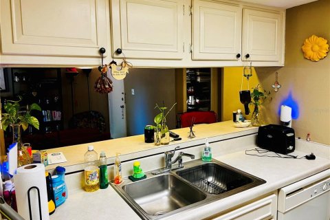 Condo in Saint Petersburg, Florida, 1 bedroom  № 1539535 - photo 16