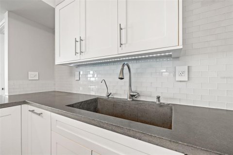 Купить кондоминиум в Трежер-Айленд, Флорида 5 комнат, 165.37м2, № 1543992 - фото 12