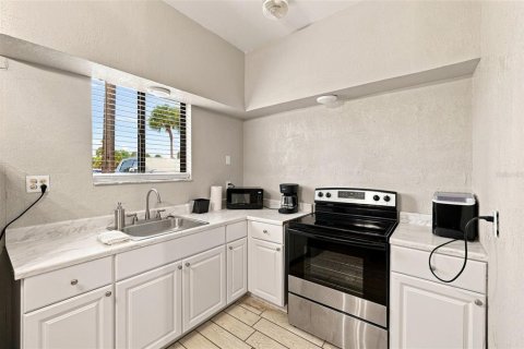 Hotel in Treasure Island, Florida 768.86 sq.m. № 2416657 - photo 15
