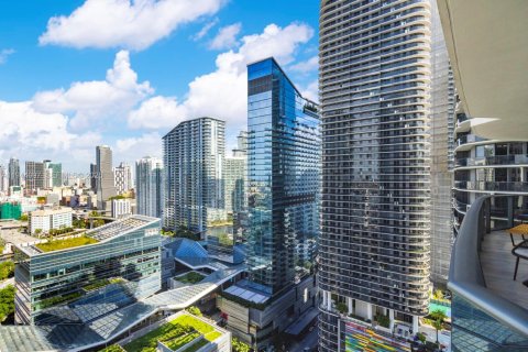 Condominio en alquiler en Miami, Florida, 1 dormitorio, 72.09 m2 № 2059937 - foto 3