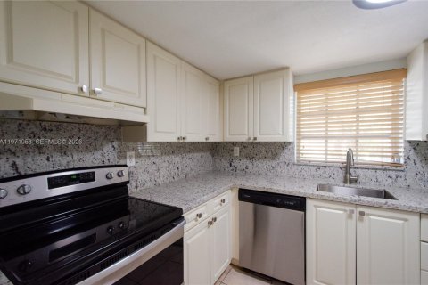 Condo in Miami, Florida, 2 bedrooms  № 2032797