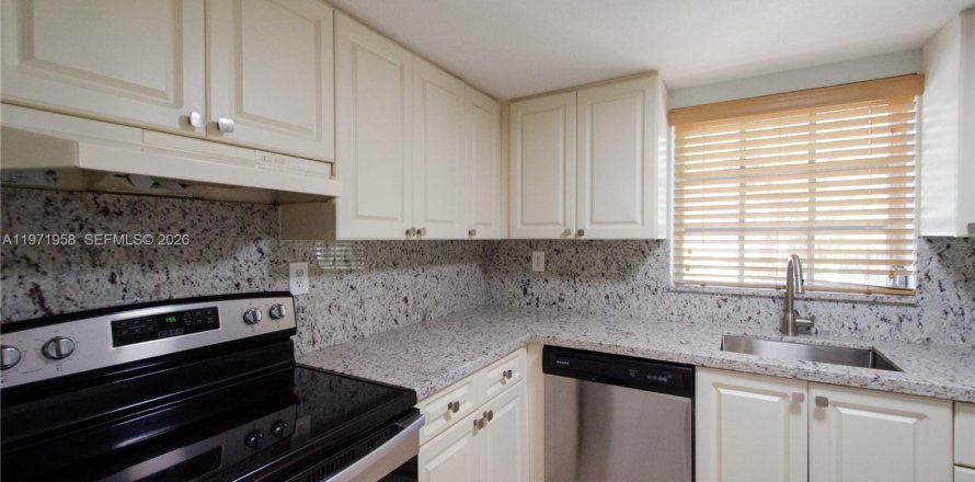 Condo in Miami, Florida, 2 bedrooms  № 2032797