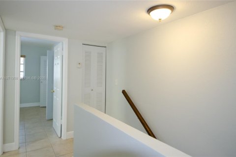 Condo in Miami, Florida, 2 bedrooms  № 2032797 - photo 15