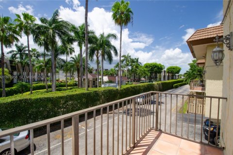 Condo in Miami, Florida, 2 bedrooms  № 2032797 - photo 22