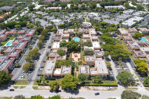 Condo in Miami, Florida, 2 bedrooms  № 2032797 - photo 26