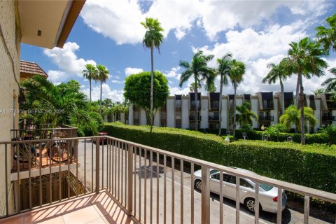 Condo in Miami, Florida, 2 bedrooms  № 2032797 - photo 23