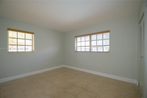 Condo in Miami, Florida, 2 bedrooms  № 2032797 - photo 18