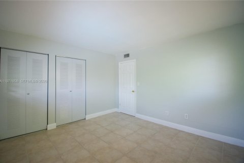 Condo in Miami, Florida, 2 bedrooms  № 2032797 - photo 19
