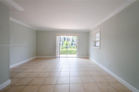 Condo in Miami, Florida, 2 bedrooms  № 2032797 - photo 5