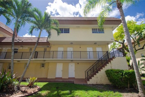 Condo in Miami, Florida, 2 bedrooms  № 2032797 - photo 24