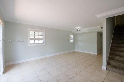 Condo in Miami, Florida, 2 bedrooms  № 2032797 - photo 7