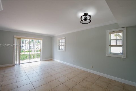 Condo in Miami, Florida, 2 bedrooms  № 2032797 - photo 4