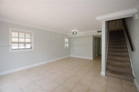 Condo in Miami, Florida, 2 bedrooms  № 2032797 - photo 8