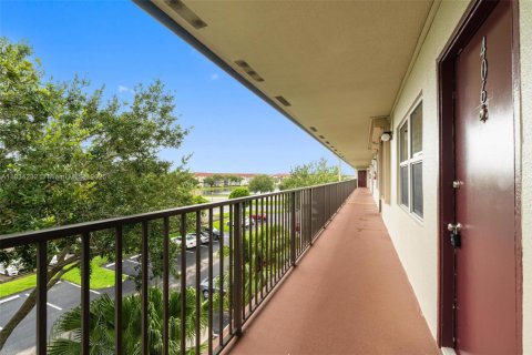 Copropriété à vendre à Pembroke Pines, Floride: 2 chambres, 88.54 m2 № 1979640 - photo 3