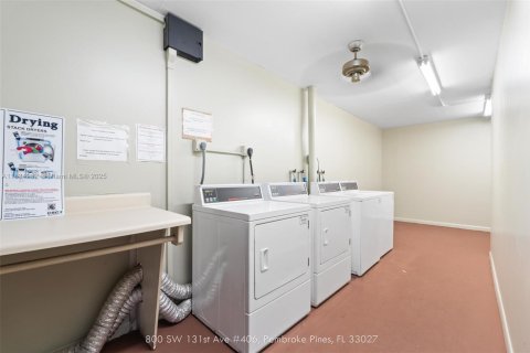 Copropriété à vendre à Pembroke Pines, Floride: 2 chambres, 88.54 m2 № 1979640 - photo 21