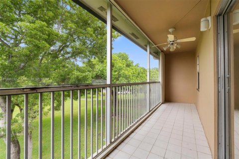Copropriété à vendre à Pembroke Pines, Floride: 2 chambres, 88.54 m2 № 1979640 - photo 15