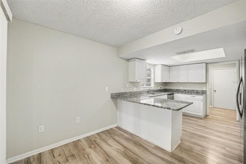 House in Lakeland, Florida 4 bedrooms, 163.79 sq.m. № 2107449 - photo 6