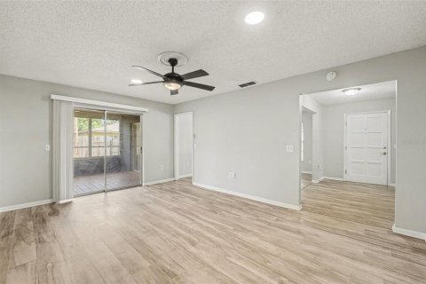 House in Lakeland, Florida 4 bedrooms, 163.79 sq.m. № 2107449 - photo 9