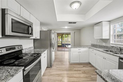 House in Lakeland, Florida 4 bedrooms, 163.79 sq.m. № 2107449 - photo 5