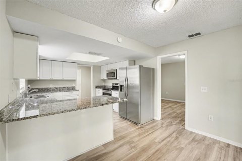House in Lakeland, Florida 4 bedrooms, 163.79 sq.m. № 2107449 - photo 7