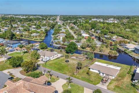 Terreno en venta en North Fort Myers, Florida № 2108169 - foto 8