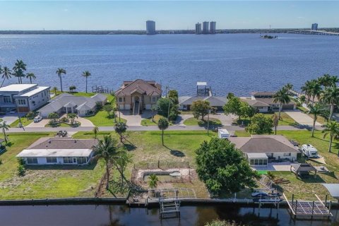Terreno en venta en North Fort Myers, Florida № 2108169 - foto 11