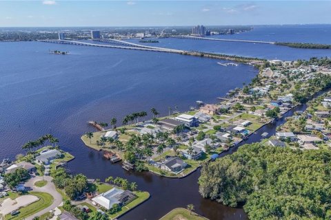 Terreno en venta en North Fort Myers, Florida № 2108169 - foto 6