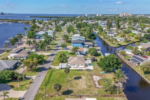 Terreno en venta en North Fort Myers, Florida № 2108169 - foto 9