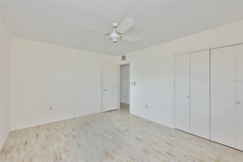 House in Sun City Center, Florida 2 bedrooms, 106.74 sq.m. № 2215687 - photo 17