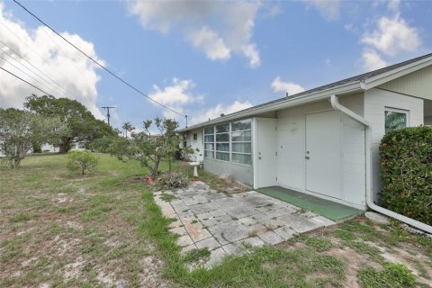 House in Sun City Center, Florida 2 bedrooms, 106.74 sq.m. № 2215687 - photo 3