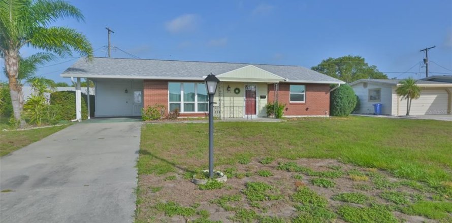 House in Sun City Center, Florida 2 bedrooms, 106.74 sq.m. № 2215687