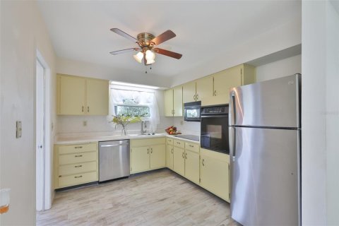 House in Sun City Center, Florida 2 bedrooms, 106.74 sq.m. № 2215687 - photo 24