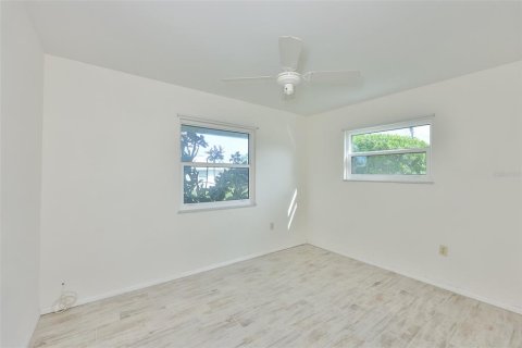 House in Sun City Center, Florida 2 bedrooms, 106.74 sq.m. № 2215687 - photo 16