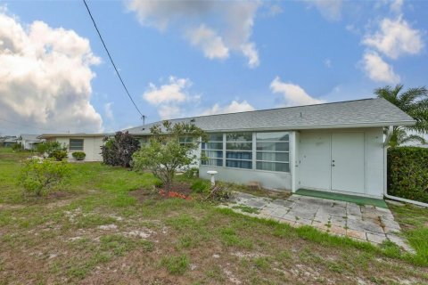 House in Sun City Center, Florida 2 bedrooms, 106.74 sq.m. № 2215687 - photo 4