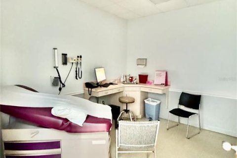 Propiedad comercial en alquiler en St. Lucie, Florida № 1446151 - foto 4