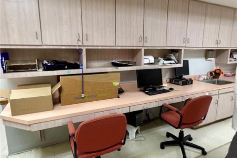 Propiedad comercial en alquiler en St. Lucie, Florida № 1446151 - foto 10