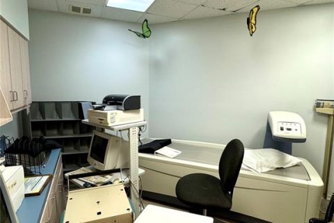Propiedad comercial en alquiler en St. Lucie, Florida № 1446151 - foto 6
