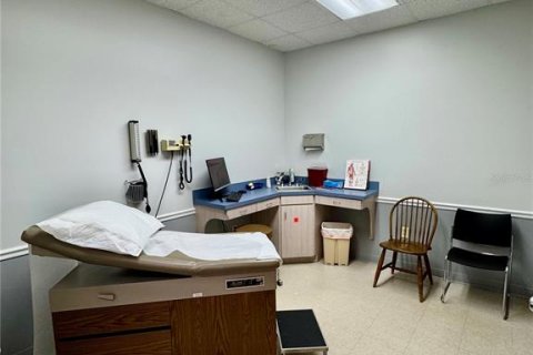 Propiedad comercial en alquiler en St. Lucie, Florida № 1446151 - foto 3
