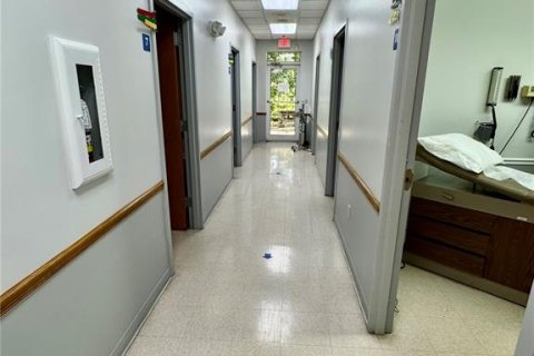 Propiedad comercial en alquiler en St. Lucie, Florida № 1446151 - foto 7