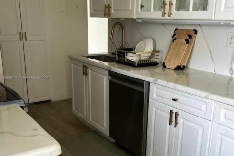Copropriété à vendre à Aventura, Floride: 2 chambres, 128.21 m2 № 1779721 - photo 2