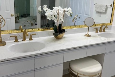 Copropriété à vendre à Aventura, Floride: 2 chambres, 128.21 m2 № 1779721 - photo 6
