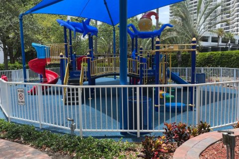 Copropriété à vendre à Aventura, Floride: 2 chambres, 128.21 m2 № 1779721 - photo 12