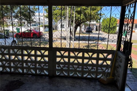 House in Miami, Florida 3 bedrooms, 102.75 sq.m. № 2046724 - photo 23
