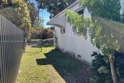 House in Miami, Florida 3 bedrooms, 102.75 sq.m. № 2046724 - photo 25