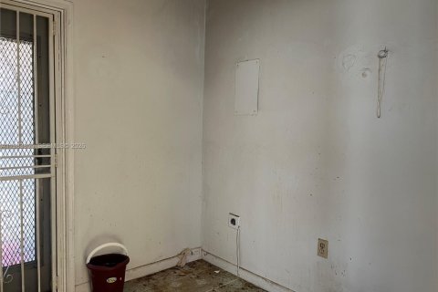 House in Miami, Florida 3 bedrooms, 102.75 sq.m. № 2046724 - photo 11