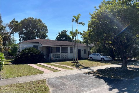 House in Miami, Florida 3 bedrooms, 102.75 sq.m. № 2046724