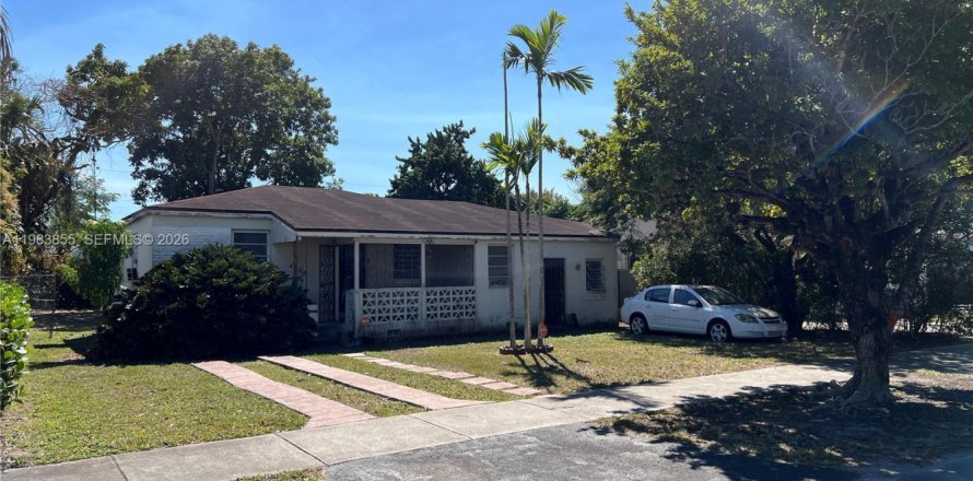 House in Miami, Florida 3 bedrooms, 102.75 sq.m. № 2046724