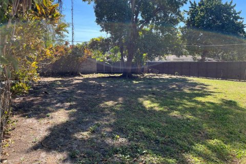 House in Miami, Florida 3 bedrooms, 102.75 sq.m. № 2046724 - photo 26